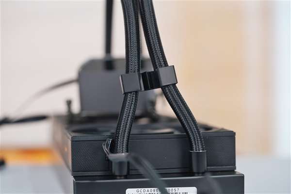 獨立磁吸IPS液晶屏！超頻三銀翼DT360水冷散熱器圖賞
