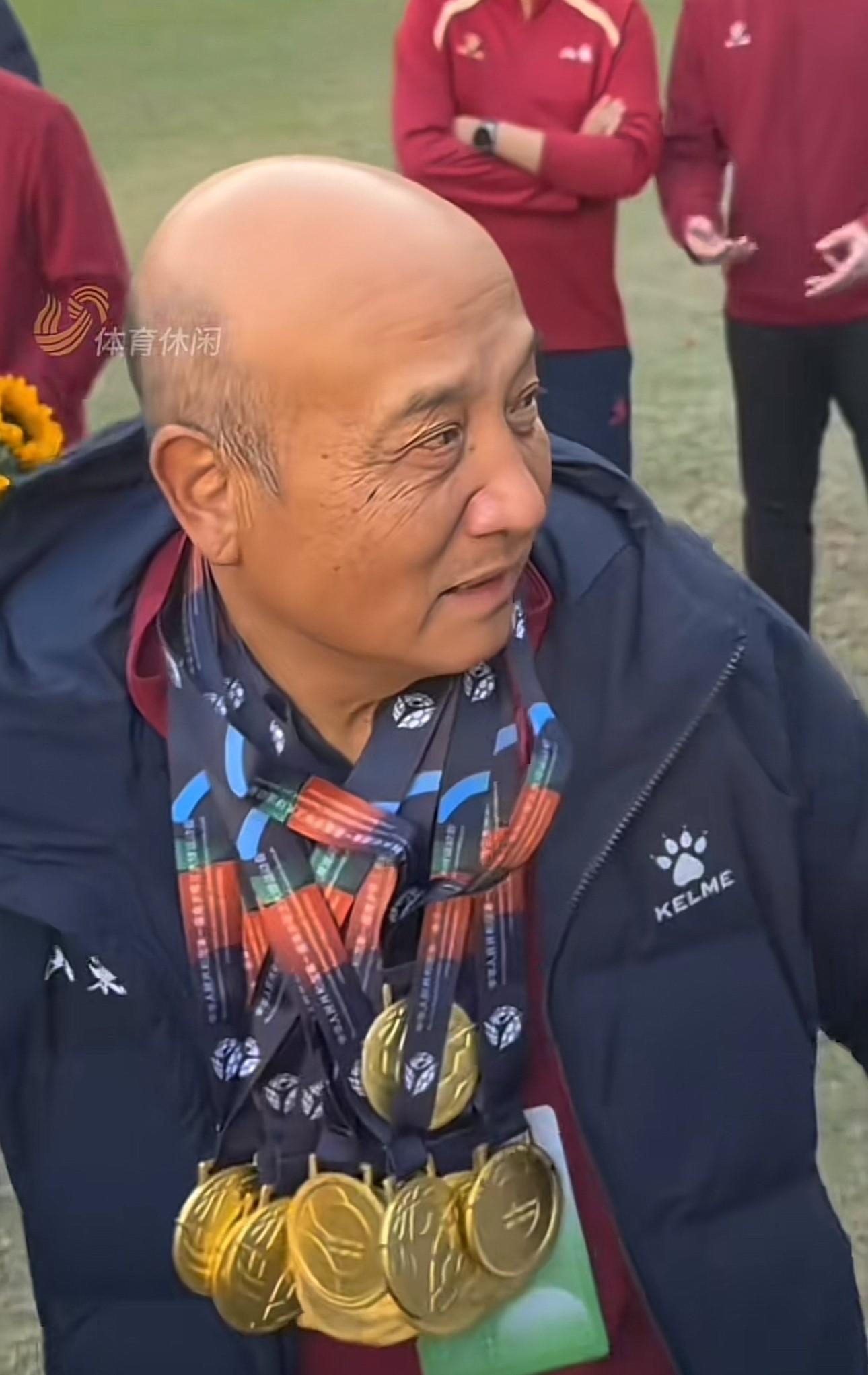 68歲殷鐵生再出山！將率山東女足征戰(zhàn)女超與全運(yùn)，殷鐵生重出江湖：68歲執(zhí)掌山東女足征戰(zhàn)賽事