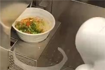 深圳出現(xiàn)“無(wú)人”面館：33 萬(wàn)機(jī)器人出餐售賣(mài)  面只要9.9 元一碗