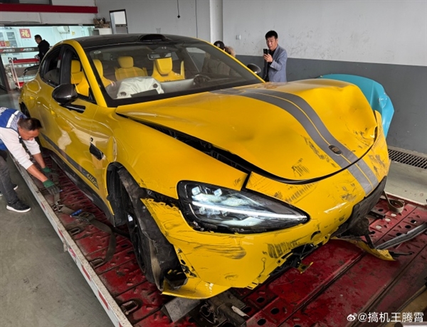 小米SU7 Ultra賽道首撞現(xiàn)場(chǎng)慘烈 1548匹馬力真不是開玩笑：雷軍發(fā)聲
