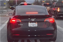 車主被迫換標等！美國民眾街頭公開打砸特斯拉 特朗普發(fā)話了