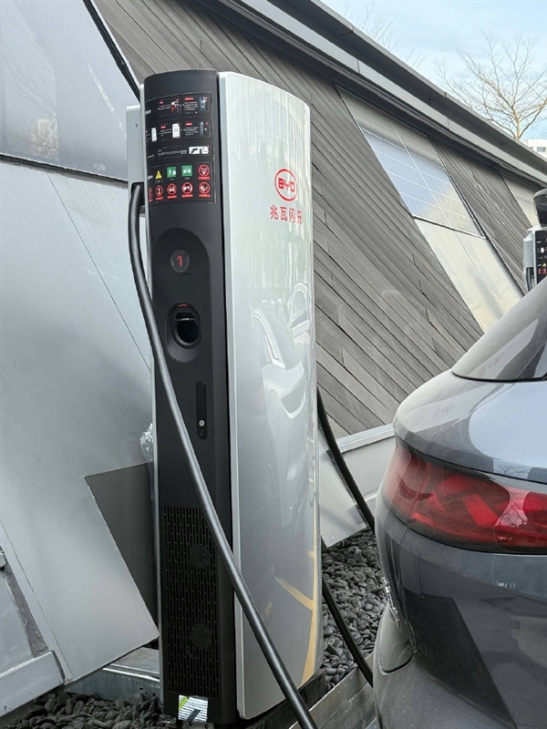 比亞迪宣布推出1000V兆瓦閃充！加油、充電同速 或首搭漢L、唐L