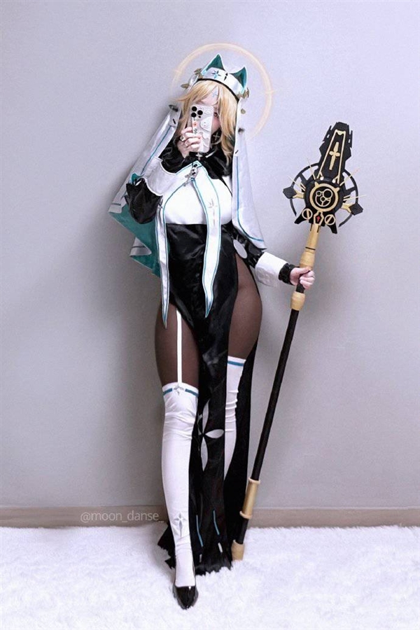 《妮姬》美術組成員Cos美圖 身材和服裝完美還原