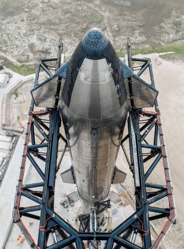 馬斯克：星艦2026年將載特斯拉“擎天柱”人形機(jī)器人登陸火星