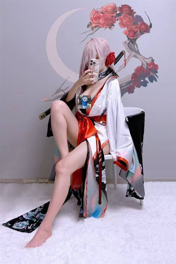 《妮姬》美術組成員Cos美圖 身材和服裝完美還原