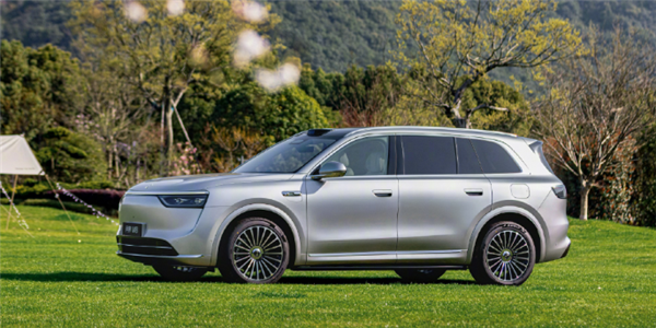 問界M8車型預(yù)訂訂單累計超10萬臺 余承東：感謝10萬個家庭支持