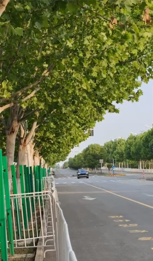 李斌又親自上了！駕駛蔚來ES6進(jìn)行輪爆胎測試 時速120km/h