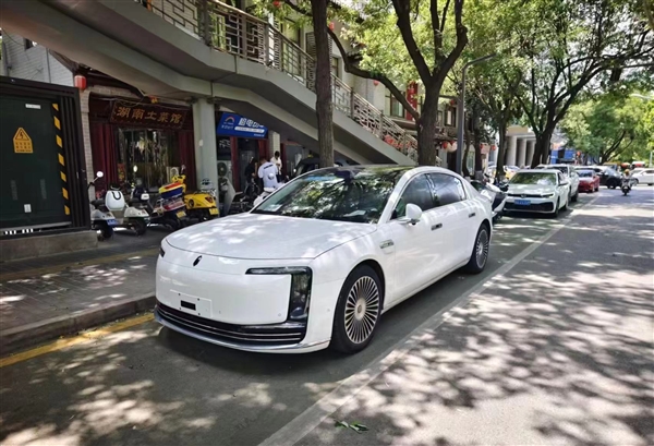 能與勞斯萊斯比高低！尊界S800純白實(shí)車曝光：本周上市