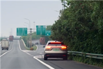 蔚來(lái)演示行業(yè)首個(gè)量產(chǎn)“緊急自主靠邊停車(chē)“：高管疑內(nèi)涵余承東